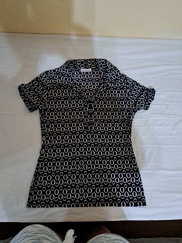 2 Prendas: Blusa Rosa & Camisa Negra