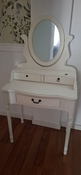 Tocador blanco de madera