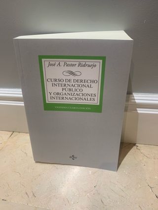 Curso de Derecho Internacional Público y Organi...