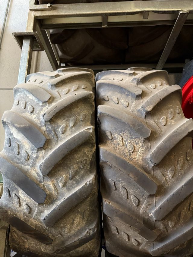 Neumáticos Kleber 320/85/20 usados