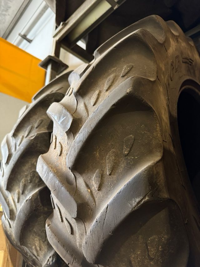 Neumáticos Kleber 320/85/20 usados