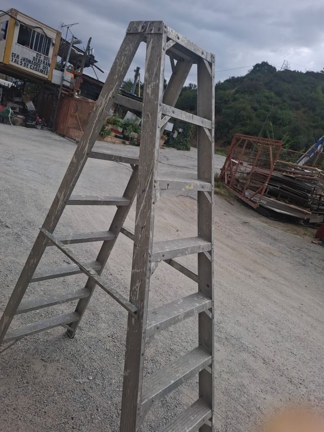 Escalera aluminio 7 peldaños usada