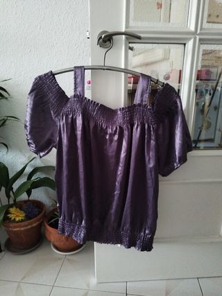Blusa morada veraniega.