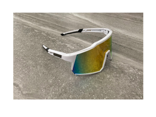 Gafas sol deportivas blancas doradas