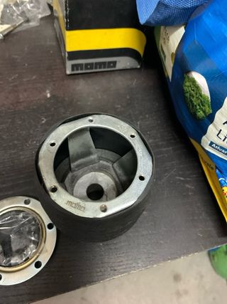 Adaptador Momo para volante
Ford
