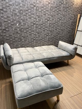 SOFA CAMA CLICK CLACK + PUFF NUEVO GRIS TERCIOPELO