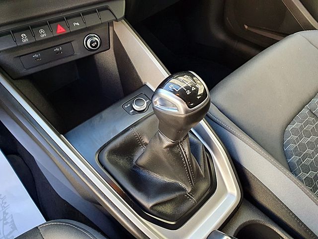 Audi A1 30 tfsi, CARPLAY, 6 vel, LED, cámara...