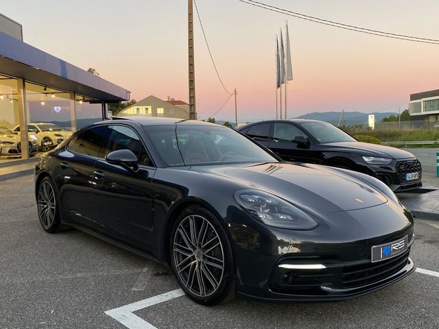 Porsche Panamera 4