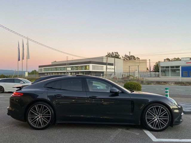 Porsche Panamera 4
