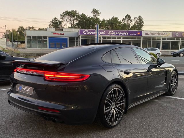 Porsche Panamera 4