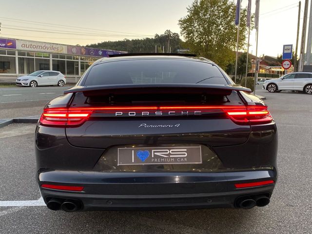 Porsche Panamera 4