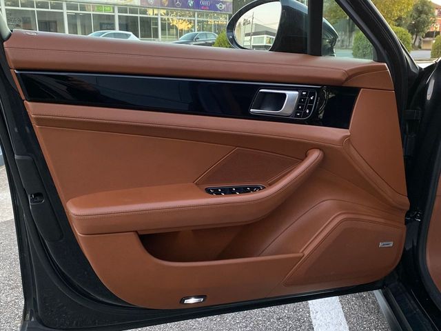Porsche Panamera 4