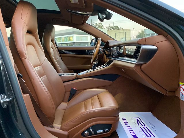 Porsche Panamera 4