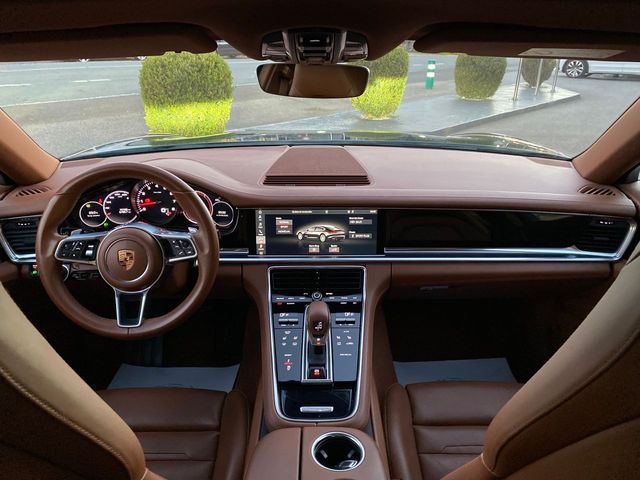 Porsche Panamera 4
