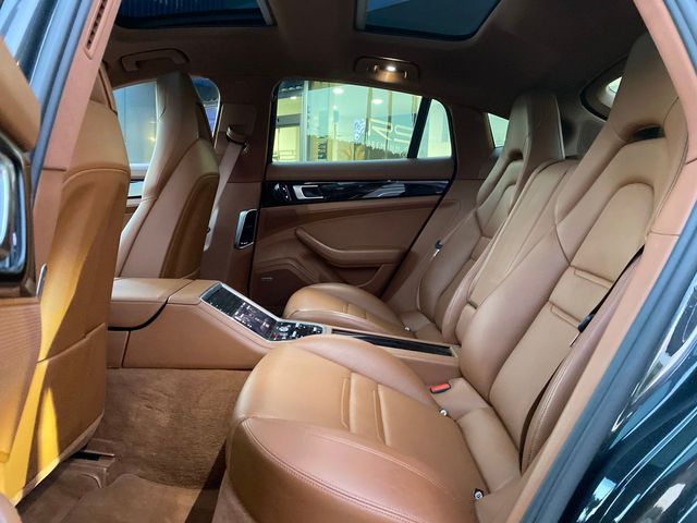Porsche Panamera 4