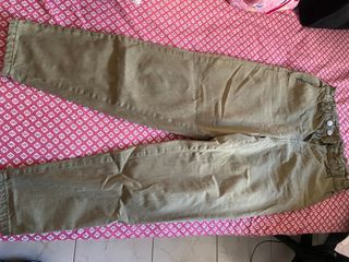 Pantalones verdes militares