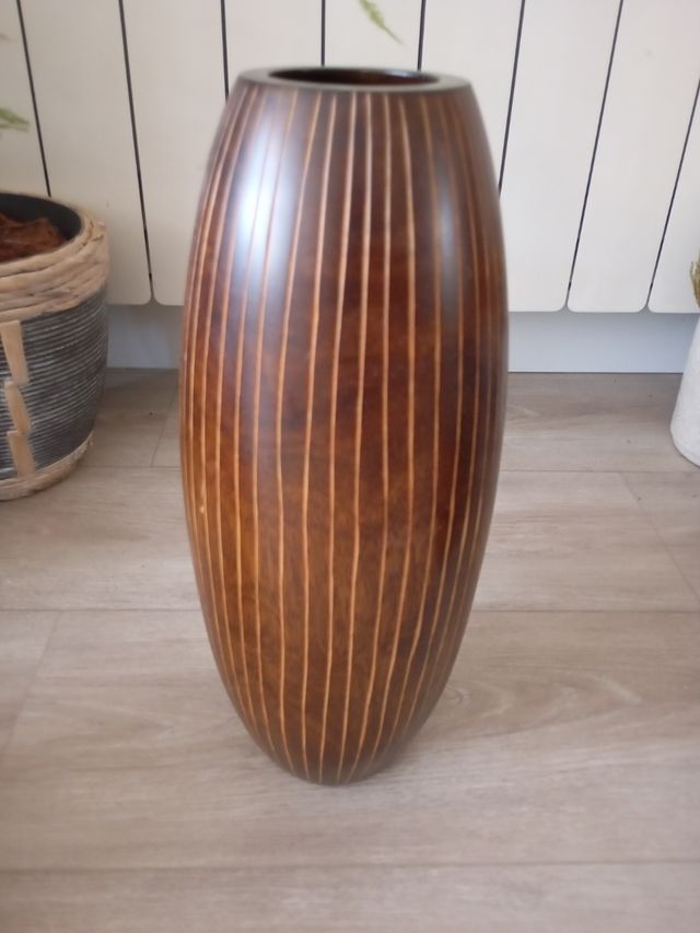 Jarrón madera marrón
