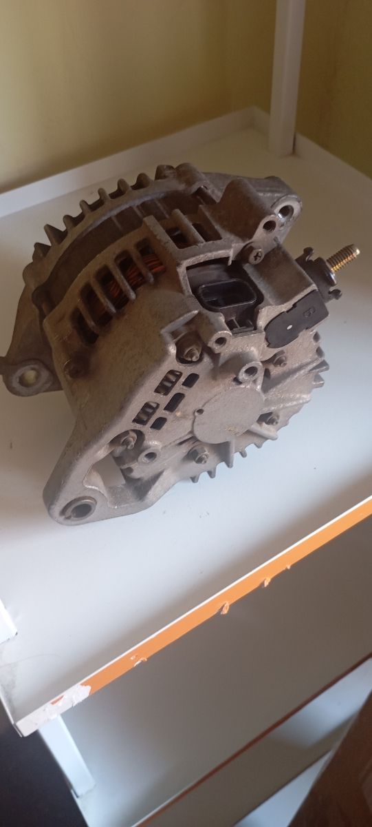 Alternador usado Nissan Almera