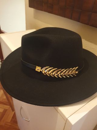 Sombrero fedora negro dorado