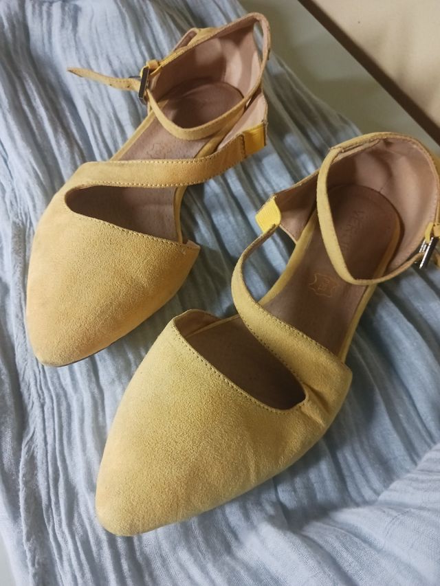 Zapatos planos mostaza talla 37