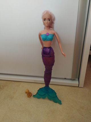 4 Muñecas Barbie - Vestidos Variados