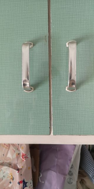 Armario vitrina vintage blanco y verde