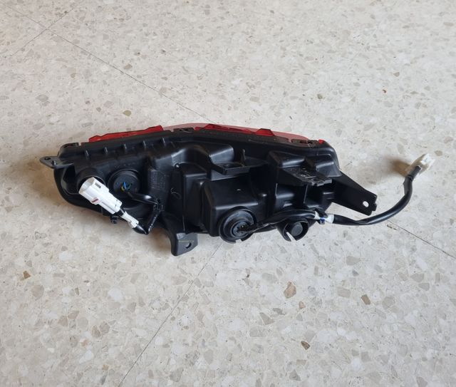 Piloto trasero Izquierdo Yamaha XMAX 125/300 24-26