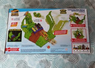   2 sets Hot Wheels Monster Trucks