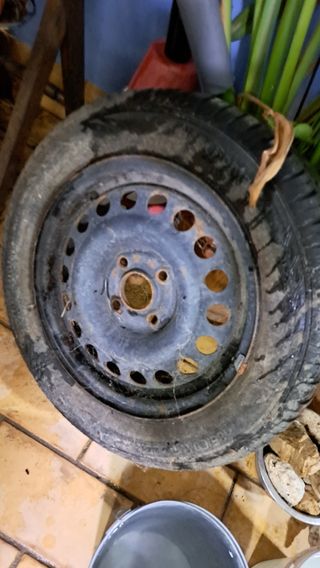 Rueda 185/60 R14 usada