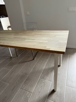 Mesa de madera patas aluminio blancas
