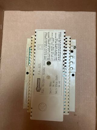 Golmar FA-805: Interfono y transformador