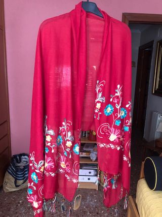 Chal rojo bordado - flecos