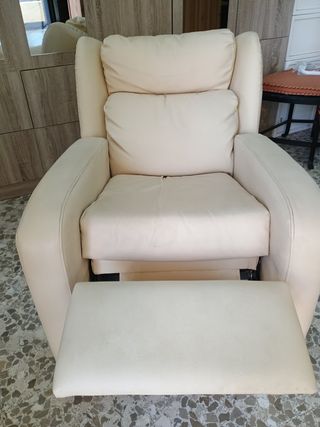 Sillón reclinable beige