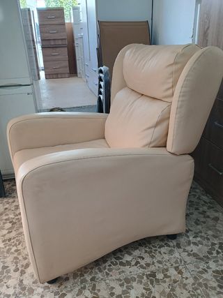 Sillón reclinable beige