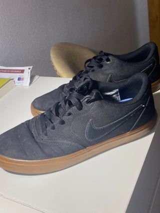 Zapatillas Nike SB negras clásicas skate & casual