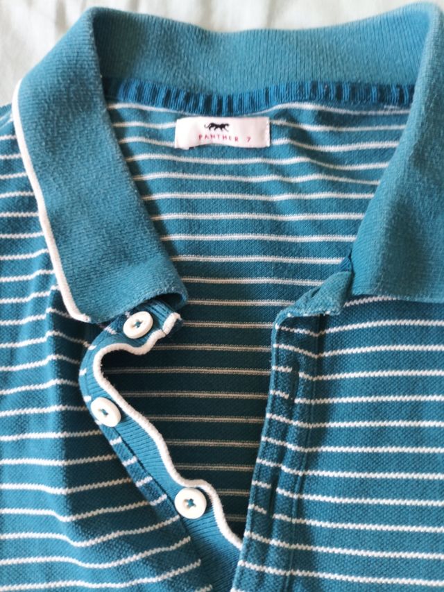 Polo verde con rayas blancas. PANTHER