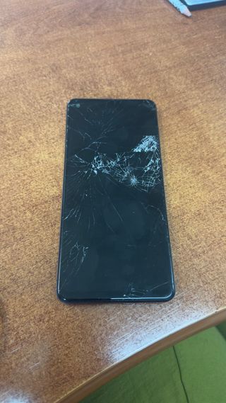 3 Smartphones: iPhone, Samsung, Xiaomi