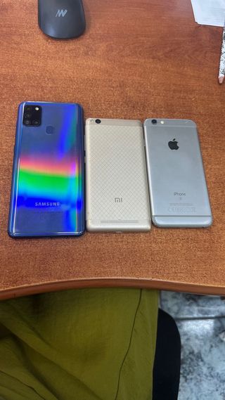 3 Smartphones: iPhone, Samsung, Xiaomi