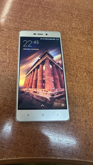 3 Smartphones: iPhone, Samsung, Xiaomi
