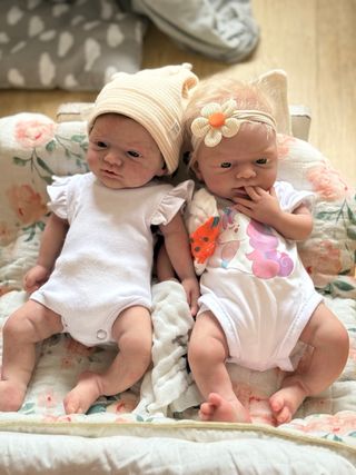 1 bambola gemella Reborn in silicone platino 