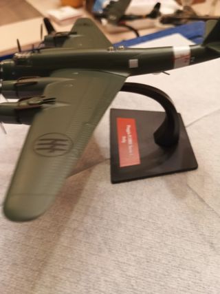 Avion Piaggio P.108B (Maqueta)