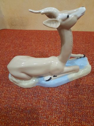 Figura de Gacela en Porcelana