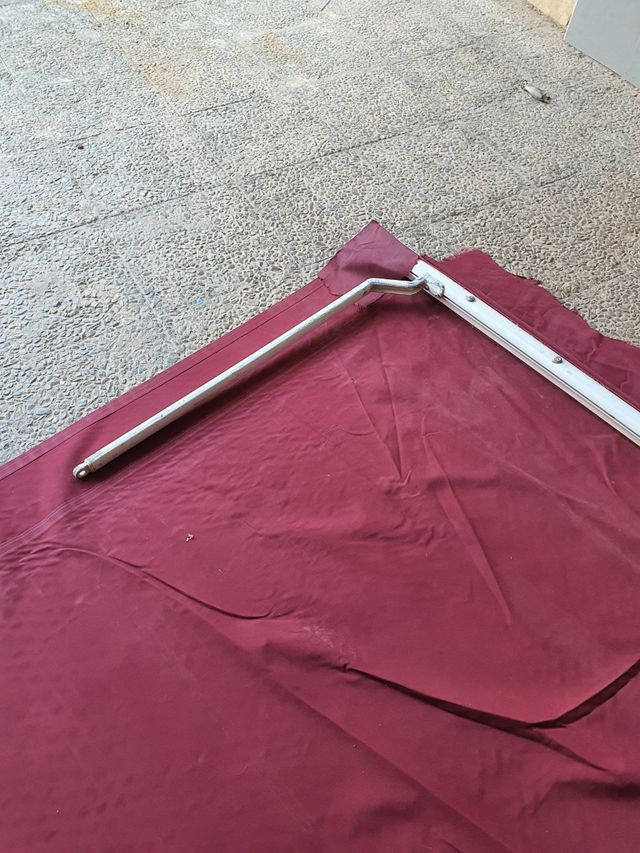 Toldo rojo 4.30x2m - protección solar