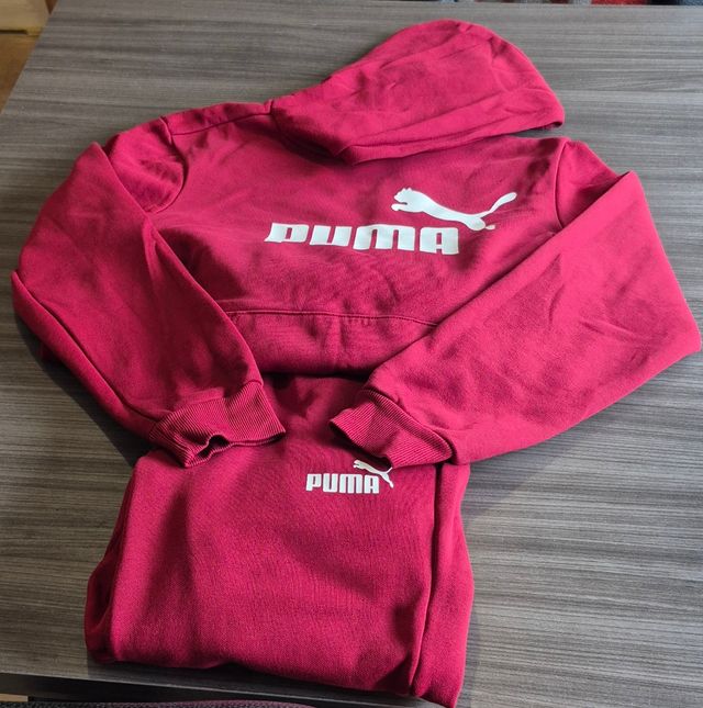 Chándal Puma rojo y otro azul