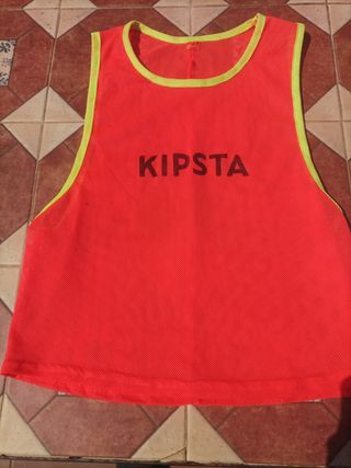 Peto deportivo Kipsta rojo. se venden dos iguales