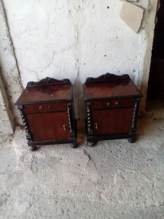 Comodini antichi in legno