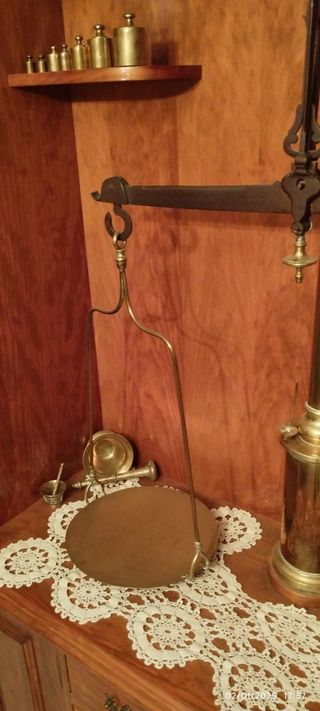 Balanza romana antigua dorada