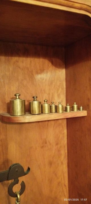 Balanza romana antigua dorada