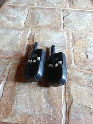 2 Walkie Talkies