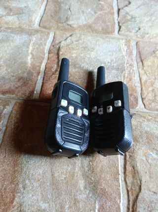 2 Walkie Talkies